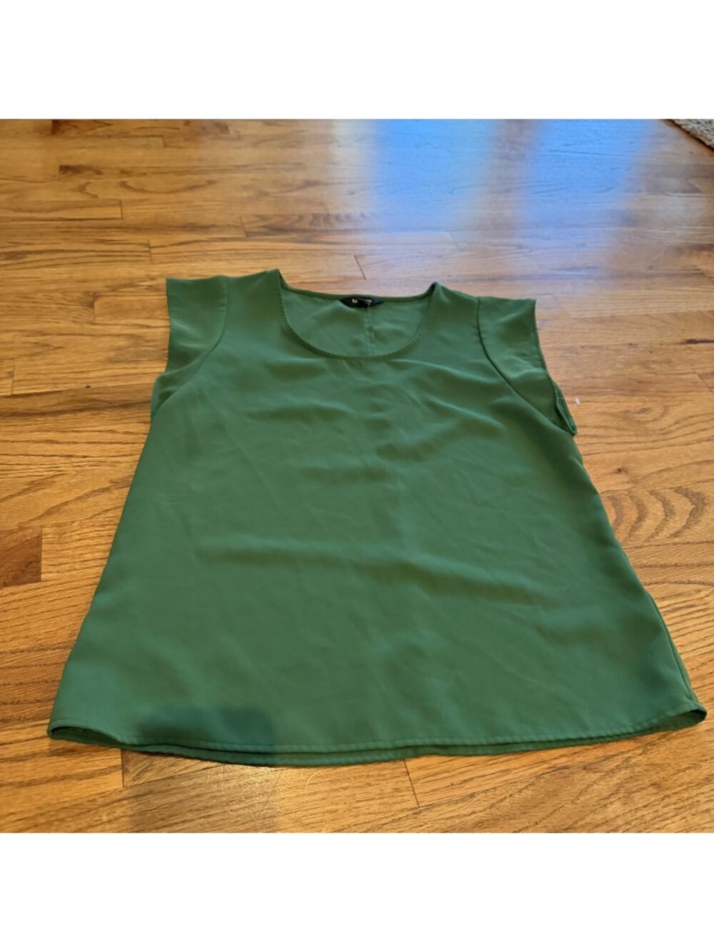 EXPRESS WOMENS GREEN BLOUSE SIZE XS CAPPED SLEEVE